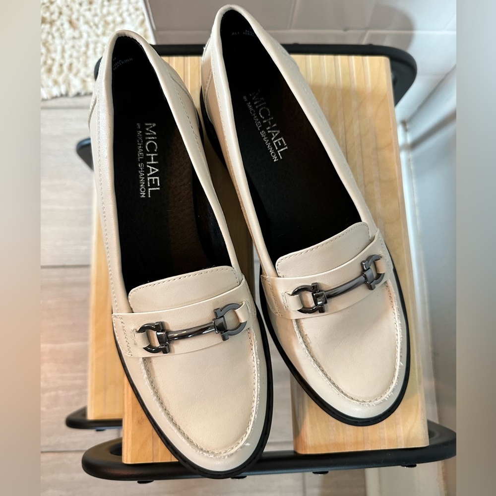 Michael by Michael Shannon White Womens Loafers Size 8